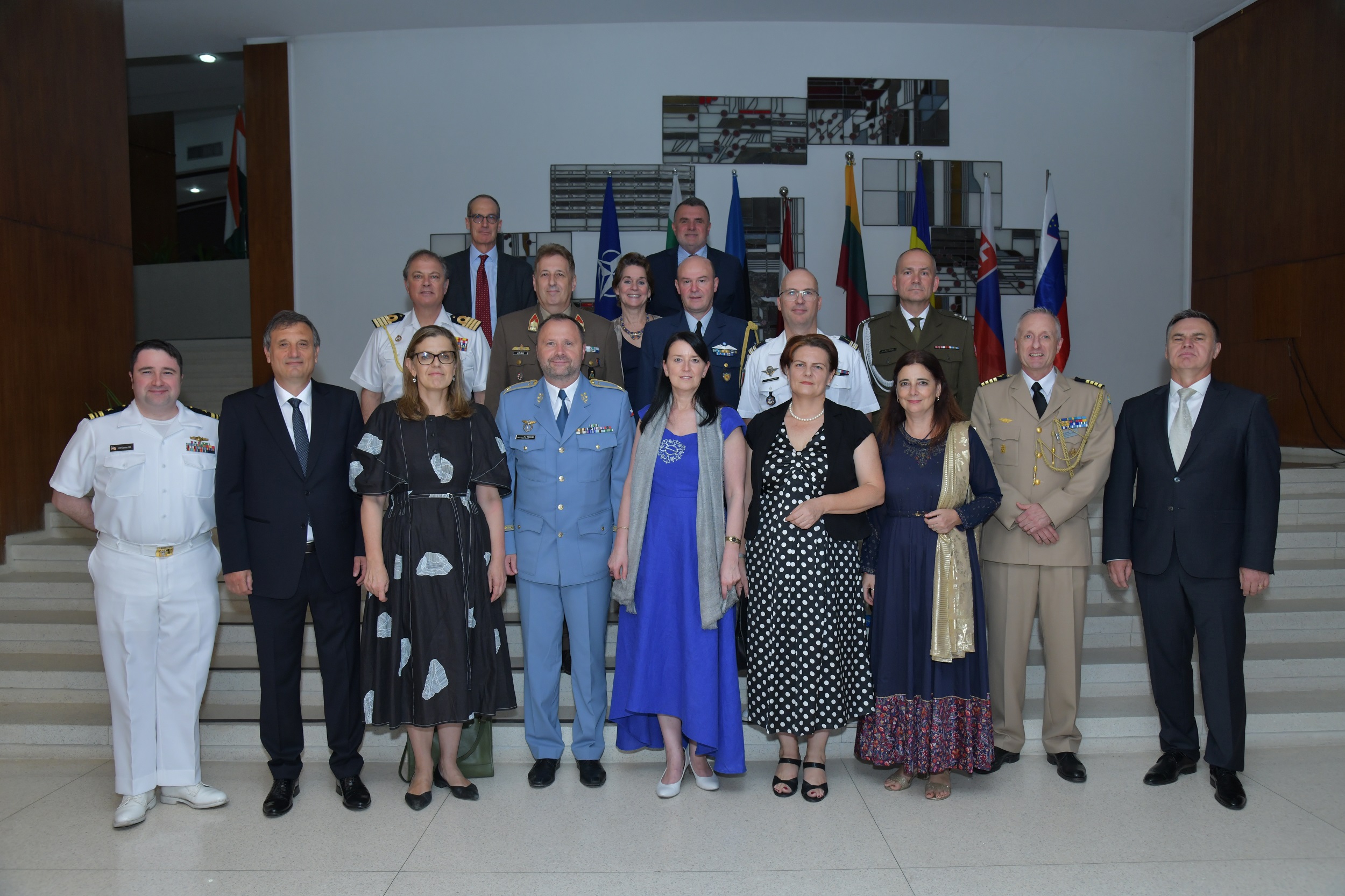 Посолството на България в Делхи бе домакин на тържествено мероприятие по повод 20-ата годишнина от членството на България, Естония, Литва, Латвия, Румъния, Словакия и Словения в НАТО