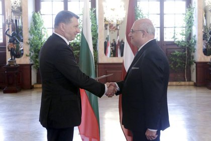 Посланик Емил Ялнъзов връчи акредитивните си писма на президента на Република Латвия Раймундс Вейонис  