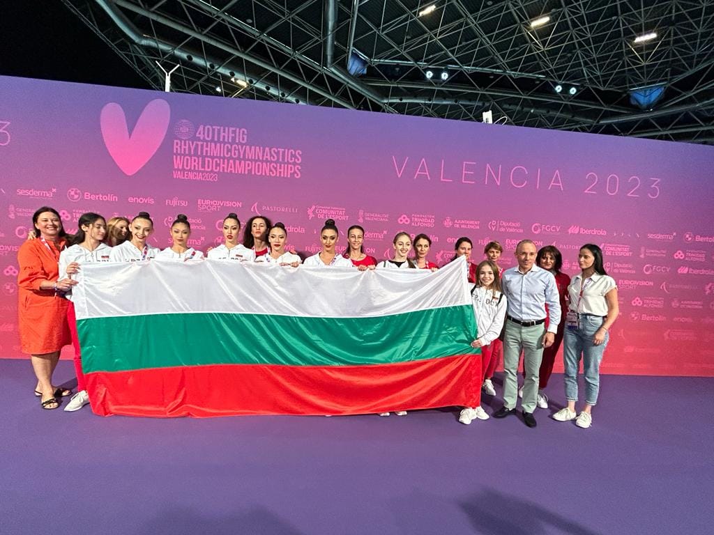 Среща на посланик Алексей Андреев с българските гимнастички спечелили отборната титла на 40-ото световно първенство по художествена гимнастики в испанския град Валенсия