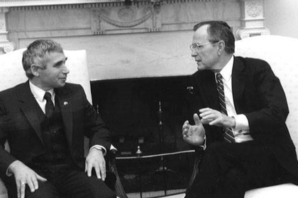 ИСТОРИЯ: Президентът Желю Желев провежда среща с президента Джордж Х. У. Буш в Белия дом на 28 септември 1990 г.