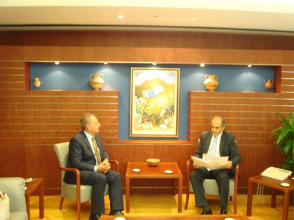 Посланик Христо Георгиев се срещна с председателя на парламента на Кипър Деметрис Силурис