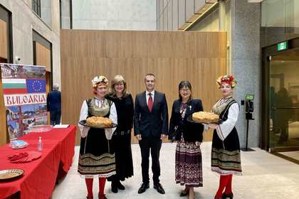 The Embassy in Ottawa co-organized the Opening of the Bulgarian Cultural Days in Ottawa on 1 October, with a Theodosii Spassov Folk Quintet Concert