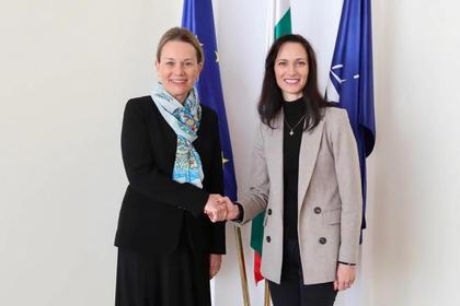  Deputy Prime Minister and Minister of Foreign Affairs Maria Gabriel at a meeting with the US Permanent Representative to NATO, Ambassador Julian Smith: Bulgaria and the US are allies and strategic partners providing answers to common challenges 