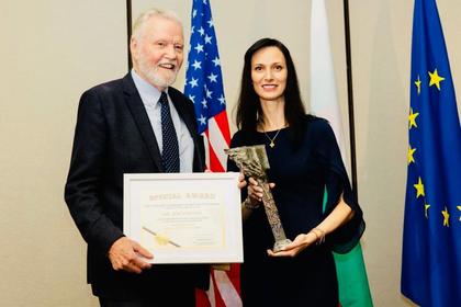 Deputy Prime Minister Mariya Gabriel presented an honorary award to Hollywood actor Jon Voight for his contribution to the cooperation between Bulgaria and the USA 