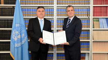 Връчване на документа за ратификация от страна на Република България на Споразумението от Париж