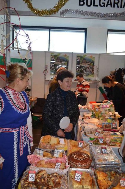 България участва в 24-тия Благотворителен базар на Международния женски клуб в Киев