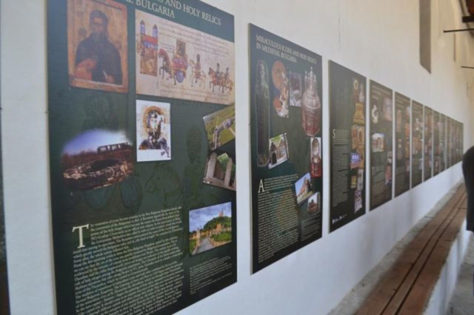 24 май бе отбелязан в Берат с изложбата „Чудотворни икони и свети мощи на Балканите“