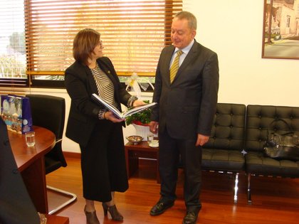 Среща на посланик Христо Георгиев с кмета на Лакатамия Фотула Хаджипапа