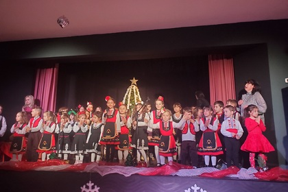 Коледно-новогодишни тържества в български училища от района на Голямо Торонто