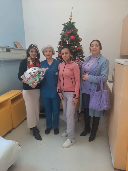 Коледни подаръци в рамките на проекта „Български коледни празници“ 