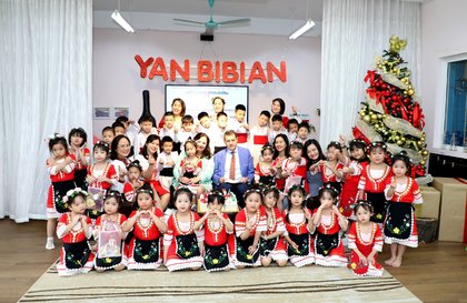 Oтбелязване на Коледните и Новогодишни празници в детска градина „Виетнам-България“ в Ханой 