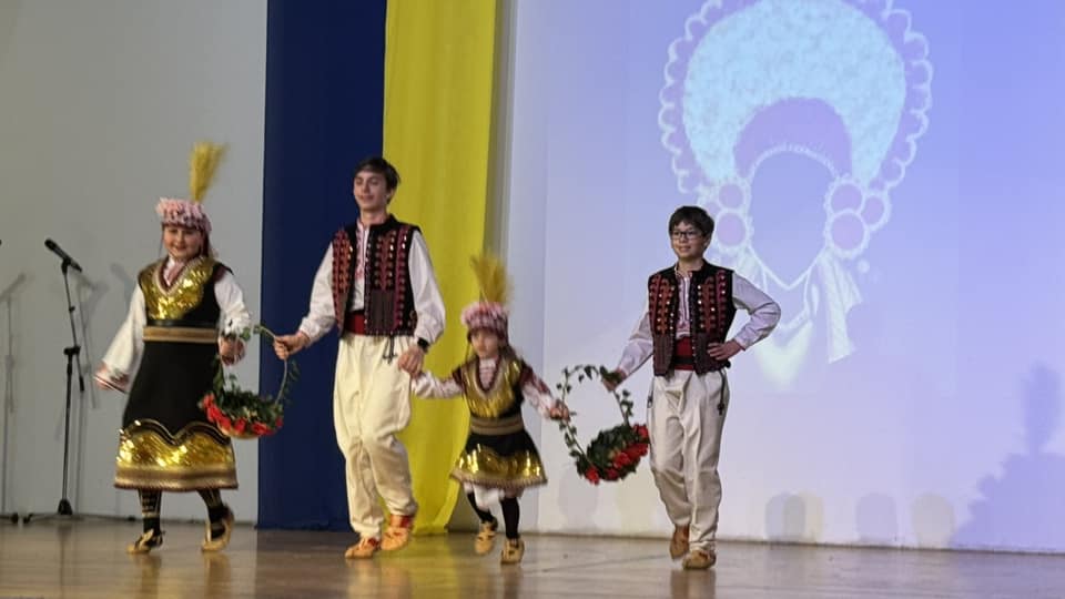 Детската танцова група „Хоп-троп“ от Лос Анджелис отпразнува своя 10-годишен юбилей 