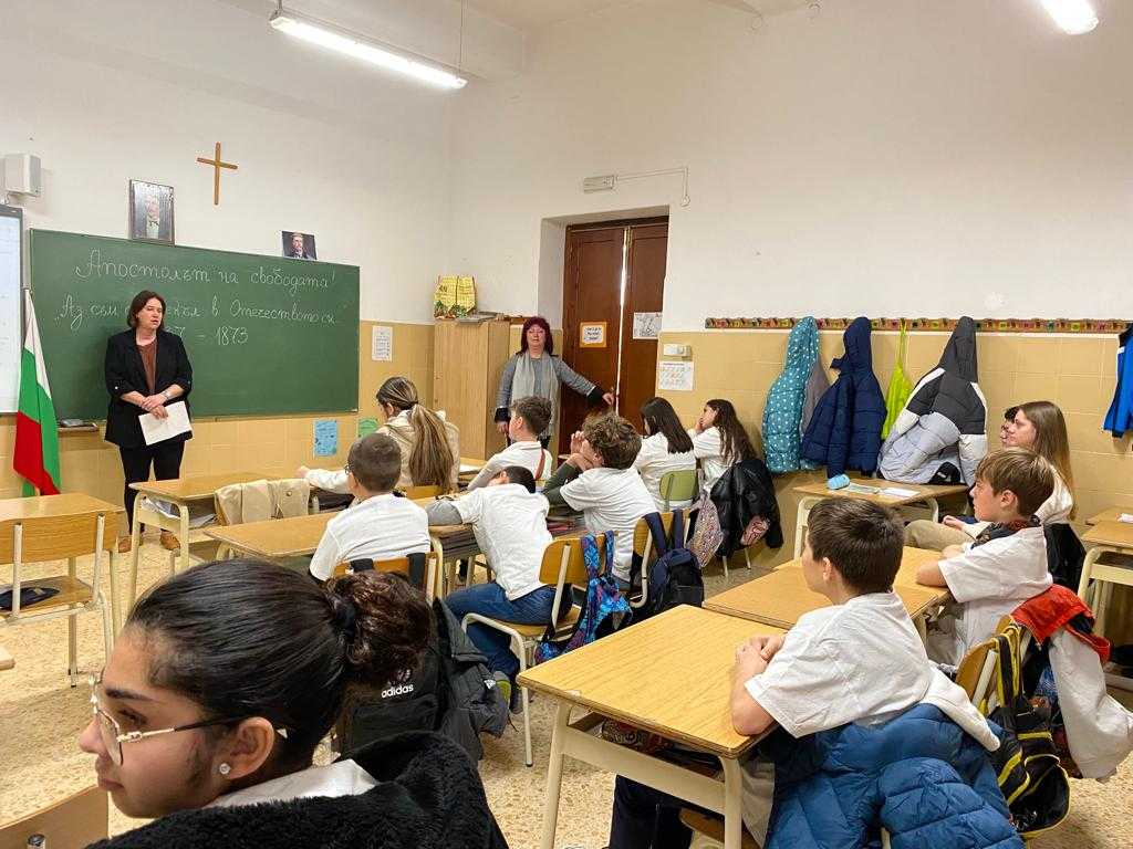 Открит урок, посветен на живота и делото на Апостола на свободата, в Първо българско неделно училище „Васил Левски“ в  град Валенсия