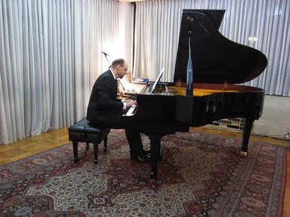 Пиано рецитал на Христо Казаков в резиденцията на българския посланик в Япония