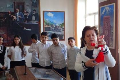 Тhe Bulgarian Embassy in Armenia handed over to the students of 131 "Peyo Yavorov" school in Yerevan martenits handmade by Plovdiv children