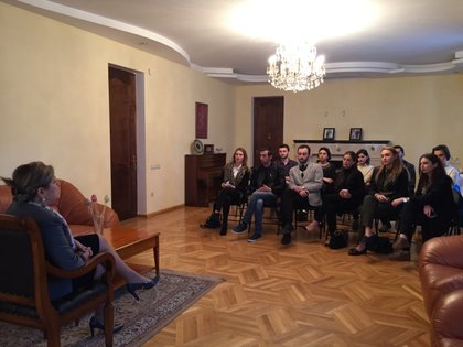 Среща със студенти на посланик Десислава Иванова