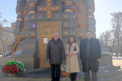 3-го марта 2024 г. служащие Посольства Республики Болгария в Российской Федерации возложили цветы к часовне-памятнику гренадерам в Москве
