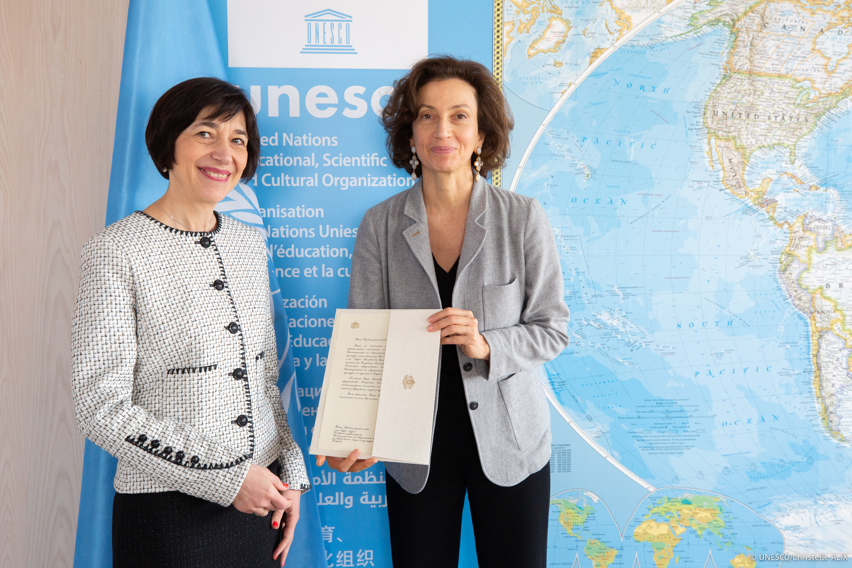 Новоназначеният постоянен представител на Р България към Организацията на ООН за образование, наука и култура (ЮНЕСКО), Радка Балабанова-Рулева, връчи акредитивните си писма на генералния директор на организацията, Одре Азуле
