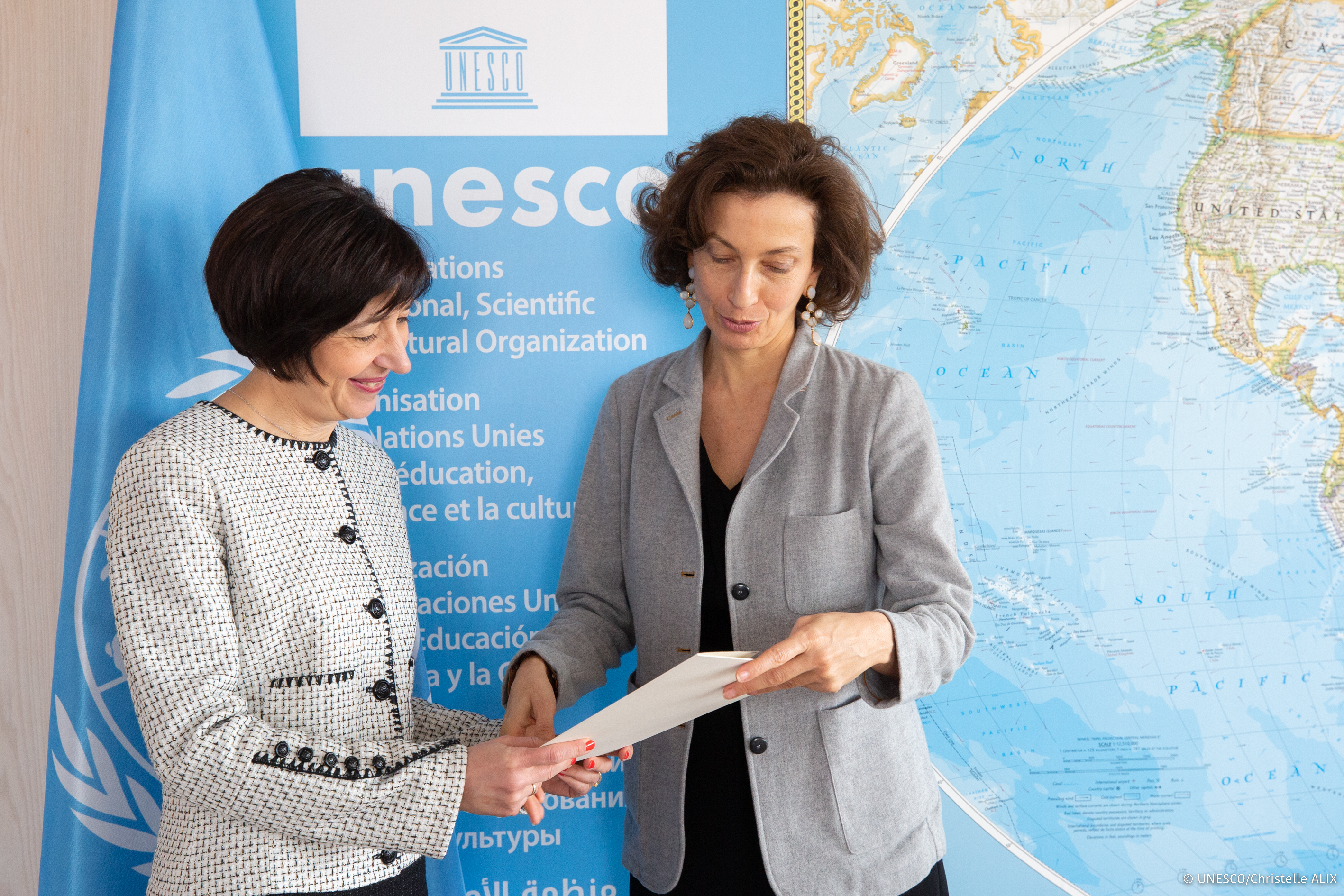Новоназначеният постоянен представител на Р България към Организацията на ООН за образование, наука и култура (ЮНЕСКО), Радка Балабанова-Рулева, връчи акредитивните си писма на генералния директор на организацията, Одре Азуле