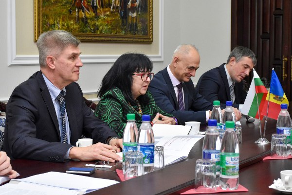 Извънредният и пълномощен посланик на Република България в Кишинев  Н.П. г-жа Мая Добрева проведе среща с министъра на отбраната на Молдова Анатолие Носатий