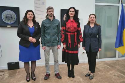 Новооткритата изложба „Qalqan/Щит” в галерия „Мисията“ разкрива уникалното кримско културно наследство