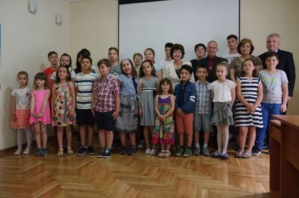 Връчване на свидетелствата в българско училище “Любен Каравелов” – Белград