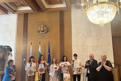 В Посолството на България в Москва бе проведено тържество по повод 24 май и завършването на учебната година в Българското училище
