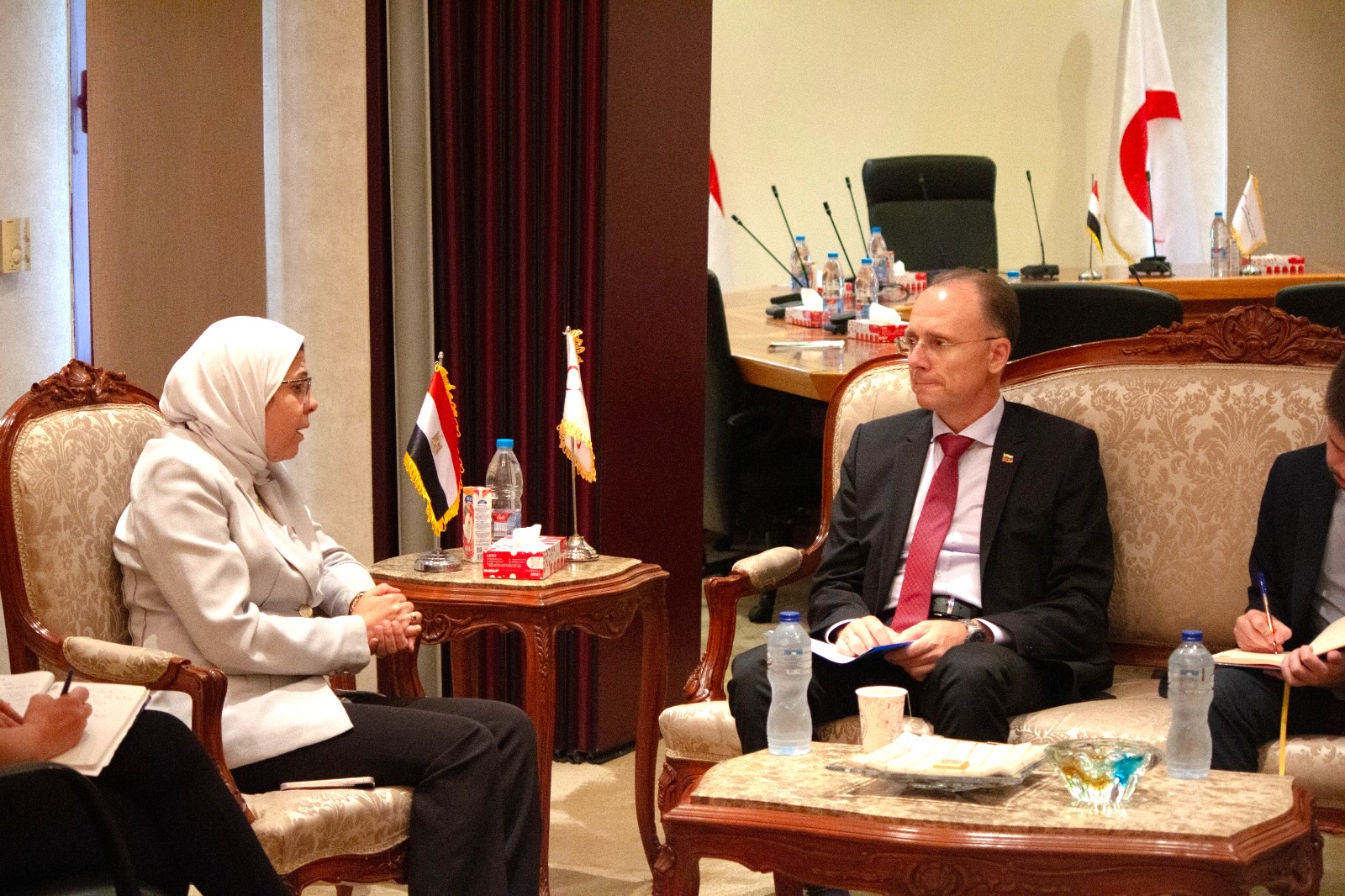 Посланик Деян Катрачев проведе среща с главния изпълнителен директор на Египетския червен полумесец д-р Амал Имам