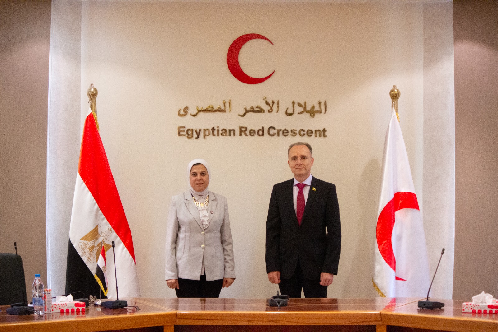 Посланик Деян Катрачев проведе среща с главния изпълнителен директор на Египетския червен полумесец д-р Амал Имам