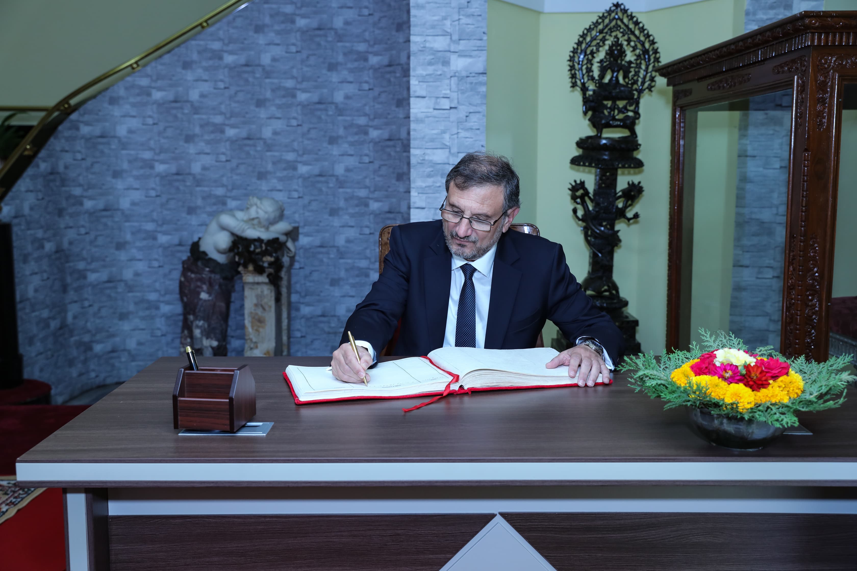 Връчване на акредитивни писма на г-н Николай Янков, извънреден и пълномощен посланик на Република България в Непал.