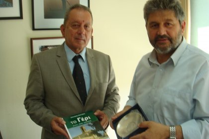 Среща на посланик Христо Георгиев с кмета на Гери Неофитус Папалазару