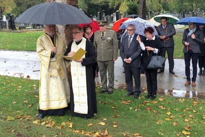 Отслужване на панихида за Архангелова задушница пред българския войнишки паметник във Виена