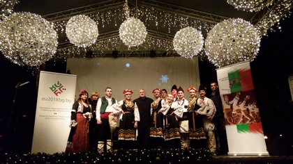 Ансамбъл „Розова долина” представи фолклорен спектакъл в центъра на Прага