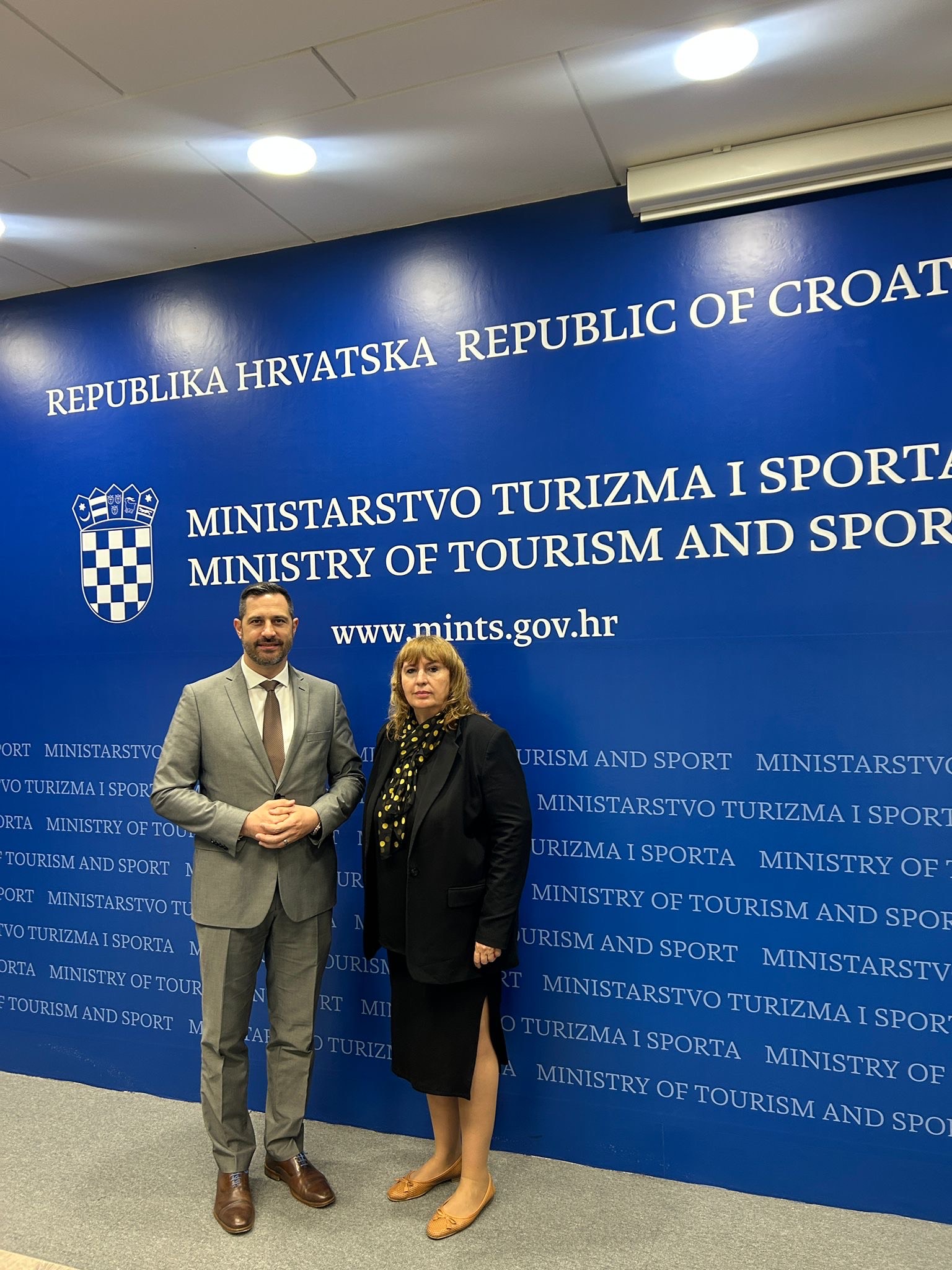Посланик Ива Крулева проведе встъпителна среща с министъра на туризма и спорта на Хърватия Тончи Главина