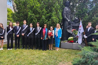 Поднасяне на венци и цветя на паметника на Светите братя Кирил и Методий в БКИ „Дом Витгенщайн“, Виена, по случай 24 май 