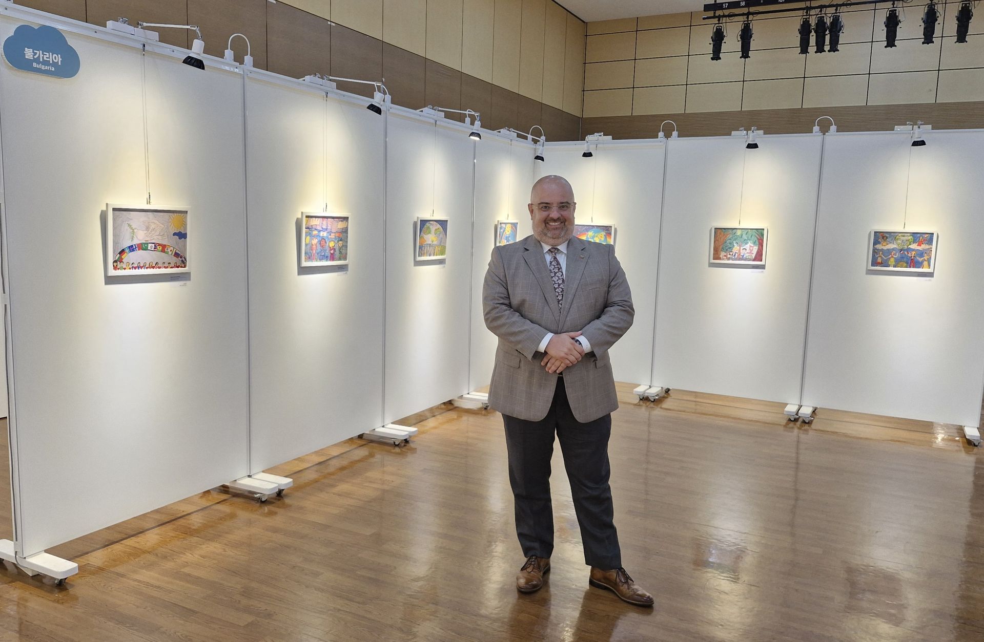 Детски рисунки от България в международната изложба International Children’s Art Exchange Exhibition, ICAEE, в Пьонгтек, Република Корея