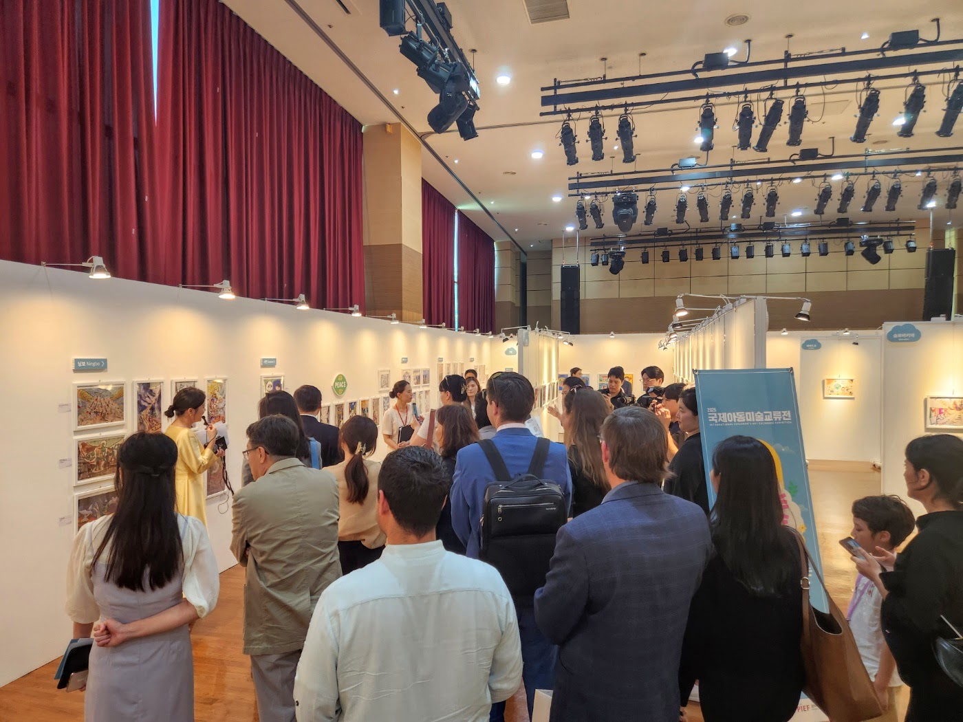 Детски рисунки от България в международната изложба International Children’s Art Exchange Exhibition, ICAEE, в Пьонгтек, Република Корея
