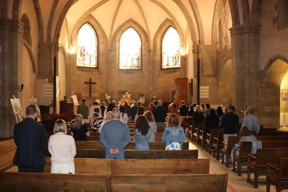 Представители на Посолството на Република България в Берн и на Постоянното представителство на РБ към ООН и другите международни организации в Женева присъстваха на  Архиерейската света литургия, водена от Западно и Средноевропейския Митрополит Антоний