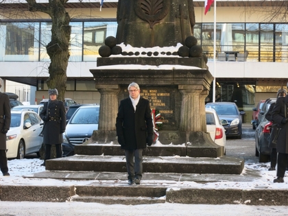 Поднасяне на венец пред паметника на загиналите финландски войници в Руско-турската война