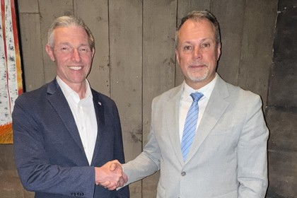 Среща на генералния консул с конгресмена от Юта Майкъл Кенеди  