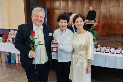 Награждаване на извънредния и пълномощен посланик на Република България в Словашката република Васил Петков с възпоменателен медал от Съюза на словаците от България 