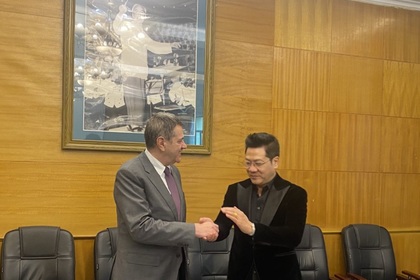 Сътрудничество с Виетнамската национална музикална академия