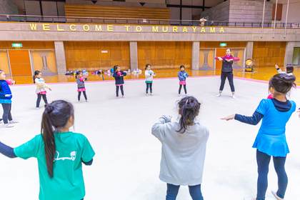 パリオリンピック新体操銀メダリストのボリャナ・カレイン氏とコーチのマリヤナ・パムコヴァさんが村山市で新体操セミナーを開催  2025年12月2日から9日まで、パリオリンピックの新体操銀メダリスト、ボリャナ・カレイン選手とコーチのマリヤナ・パムコワ氏が日本を訪問しました。
