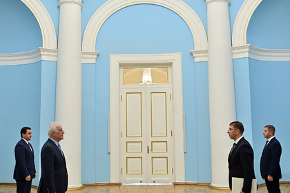 Посланик Никола Николов връчи акредитивните си писма на президента на Република Армения Ваагн Хачатурян