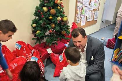 Предоставяне на подаръци за деца със специални потребности в Република Северна Македония по повод Коледните и новогодишните празници
