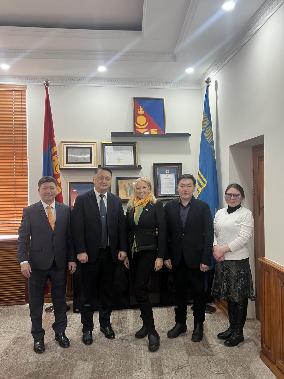 Среща на временно управляващия посолството на Република България в Монголия, г-жа Александрина Гигова, с ректора на Националния университет на Монголия