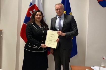 Снежана Йовева-Димитрова връчи копията от акредитивните си писма като извънреден и пълномощен посланик на България в Словакия