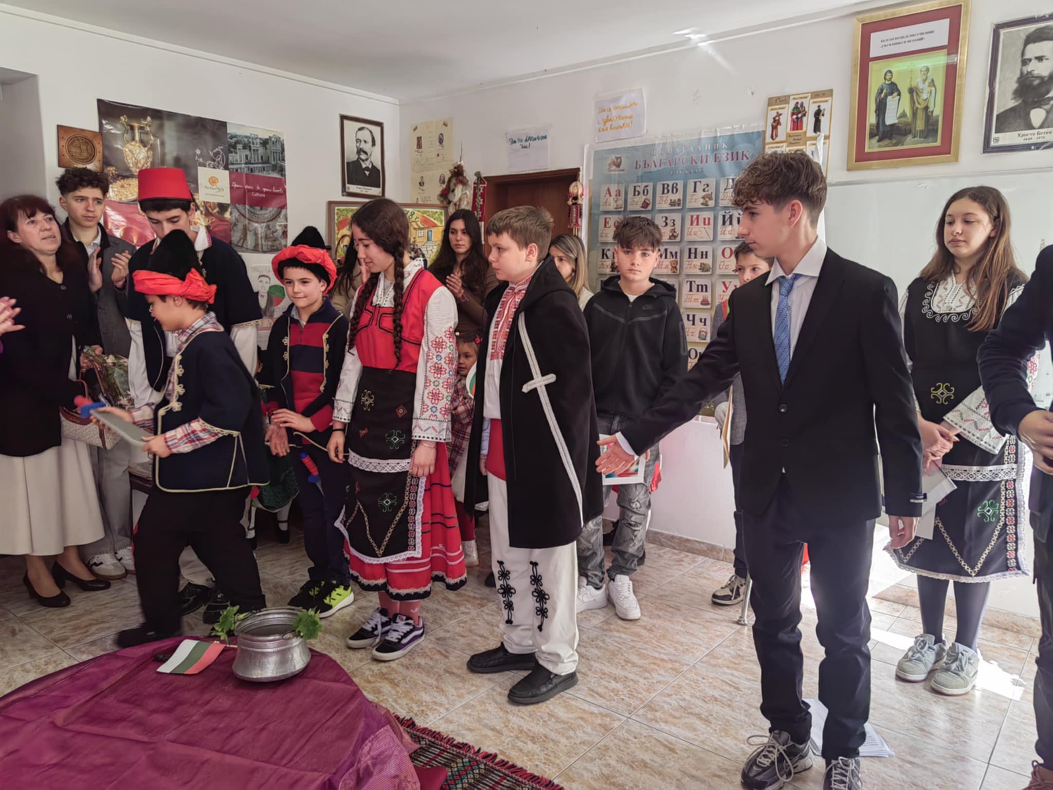 Tържество на Българското неделно училище „Св. св. Кирил и Методий“ в Лисабон по случай националния празник на България .