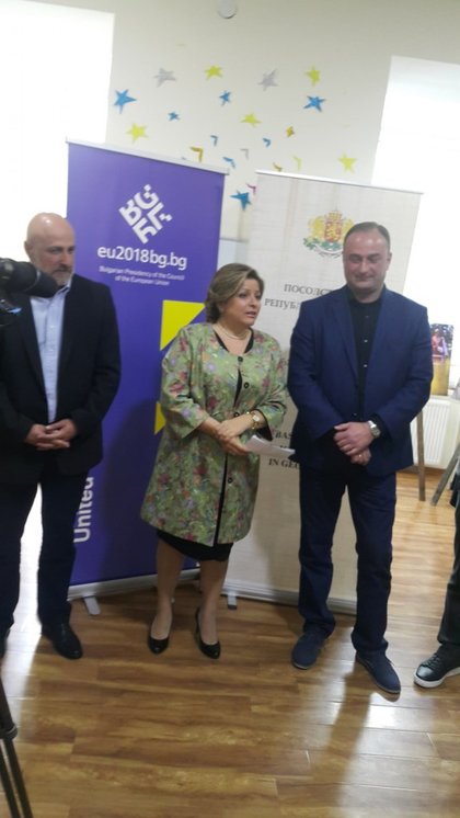 Откриване на изложба за България и българските обичаи и традиции в дневния център за деца с увреждания „ТЕБЕ“