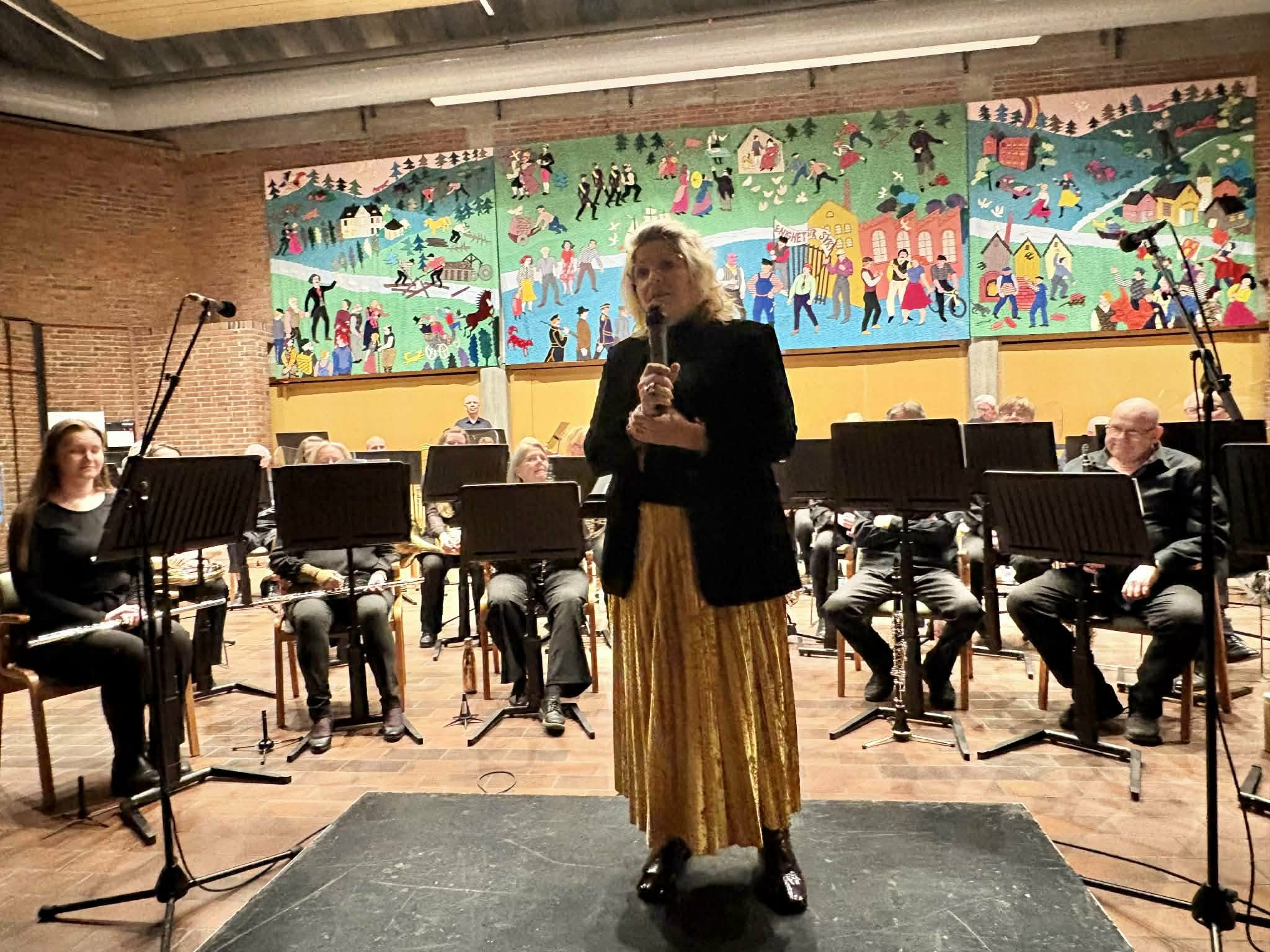 Изложбата „България и мозайките“ бе представена по време на концерт на български музикант в град Мьондален